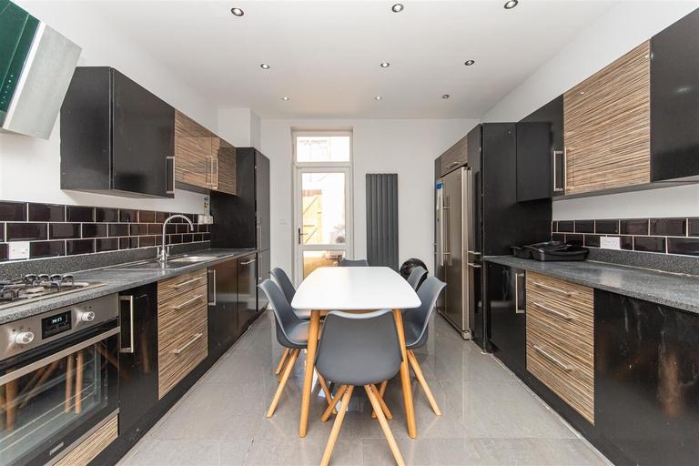 6 bedroom house for rent Clayton Park Square, Newcastle, NE2 4DP UniHomes