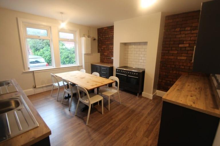 8 bedroom house for rent Kirkstall Lane, Leeds, LS6 3EJ UniHomes