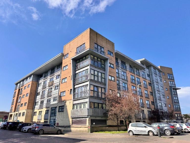 Barrland Court, 6/3, West End, Glasgow, G41 1RN