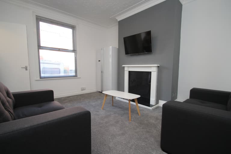 Quarry Mount Terrace, Woodhouse, Leeds, LS6 2JG