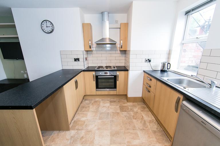 Brudenell View, Hyde Park, Leeds, LS6 1HG