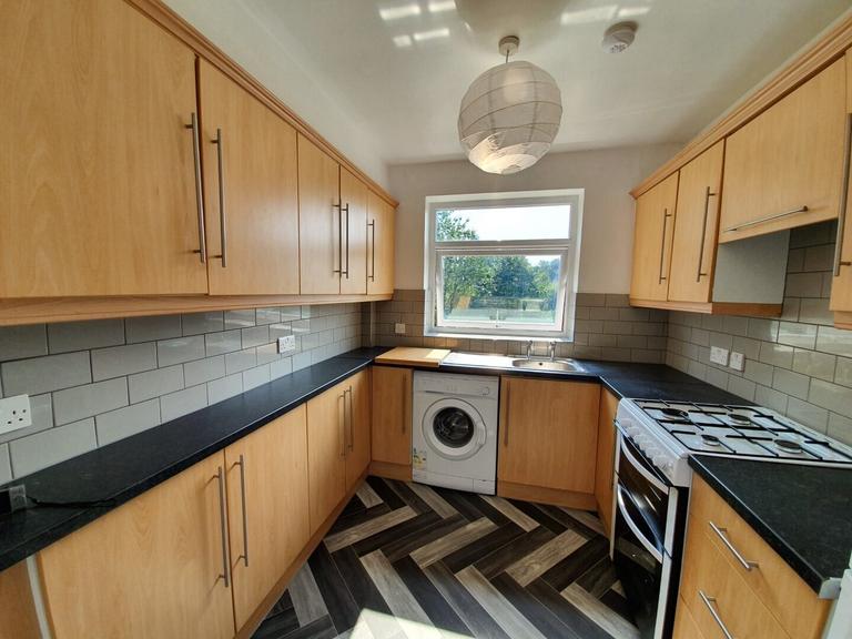 Queenswood Drive, Headingley, Leeds, LS6 3NG