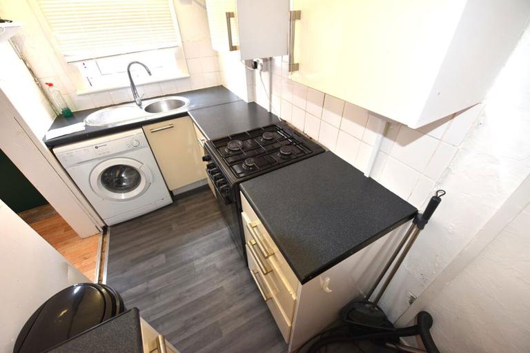 Kelsall Road, Hyde Park, Leeds, LS6 1QZ