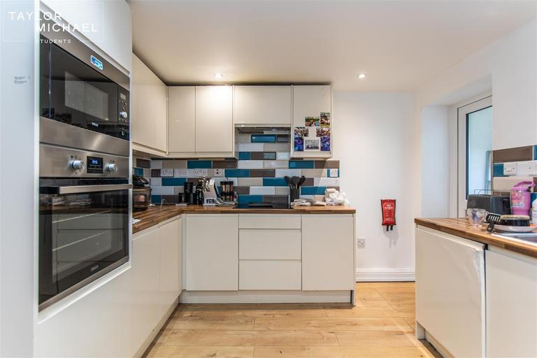 Elm Grove, Hanover, Brighton, BN2 3DD