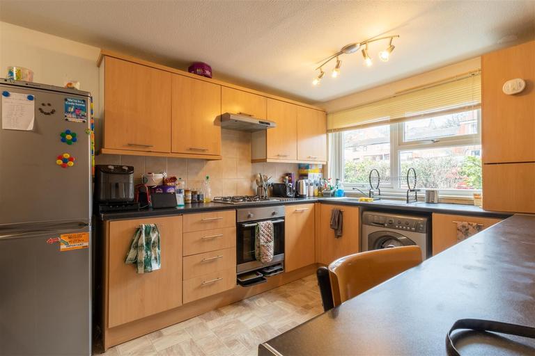 Kendal Close*, Hyde Park, Leeds, LS3 1NT