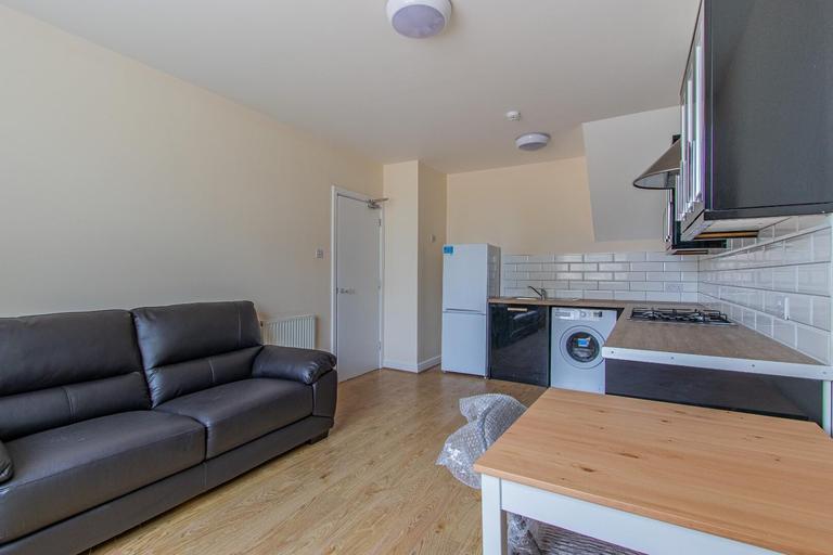 Newport Road, Roath, Cardiff, CF24 1AH