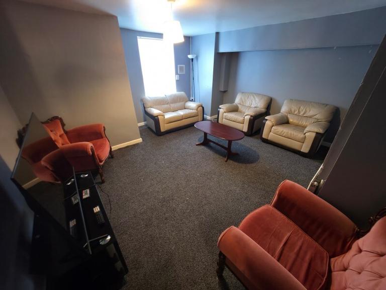 Brudenell Mount, Hyde Park, Leeds, LS6 1HS