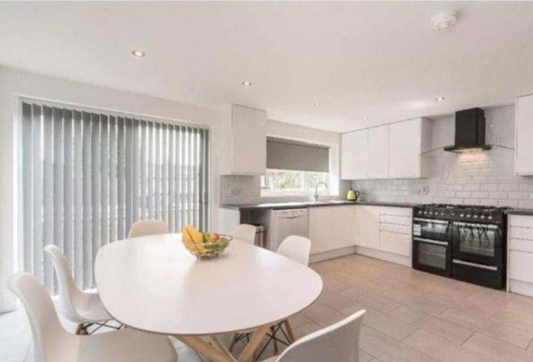 Harlaxton Drive, Lenton, Nottingham, NG7 1JE