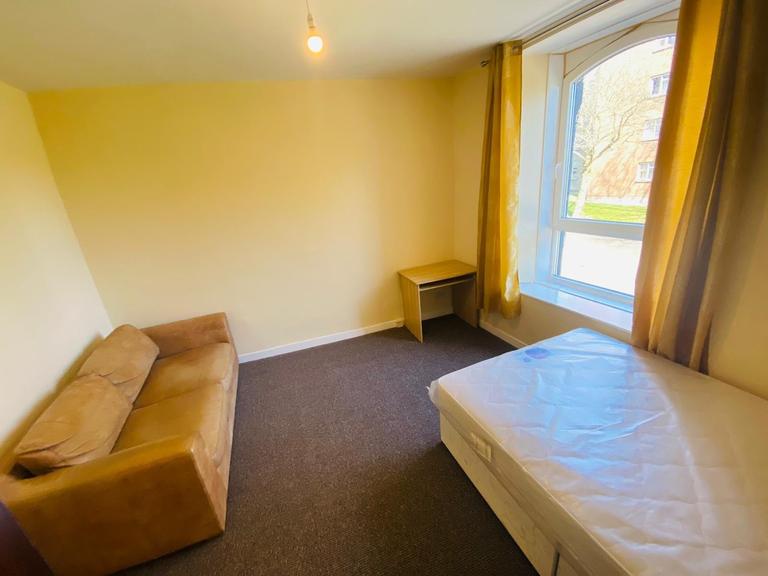 Polepark Road, West End, Dundee, DD1 5QS