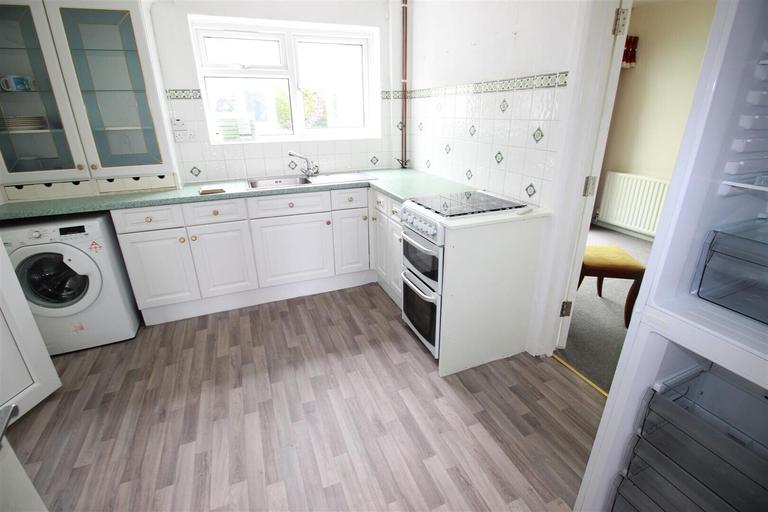 4 bedroom house for rent Nine Elms Close, London, UB8 3TN UniHomes