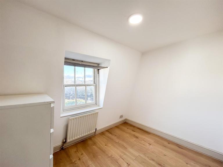 112 Camden Road, Camden, London, NW1 9EE