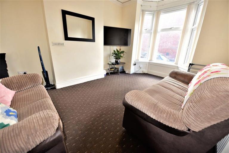 Burley Lodge Road, Hyde Park, Leeds, LS6 1QF