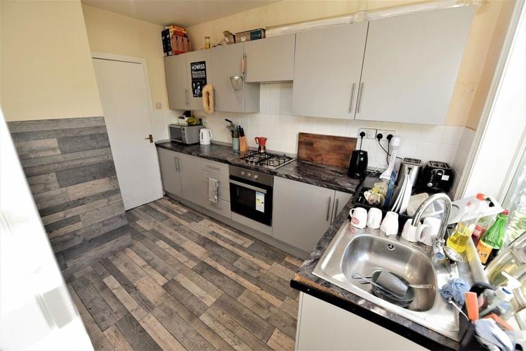 Cardigan Road, Hyde Park, Leeds, LS6 1QL