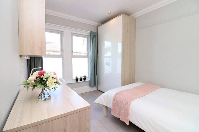 Milton Road Hampshire, The Polygon, Southampton, SO15 2HR