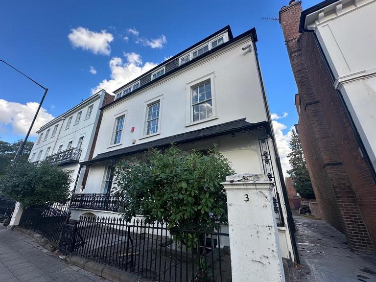 Clarendon Place, Town Centre, Leamington Spa, CV32 5QL