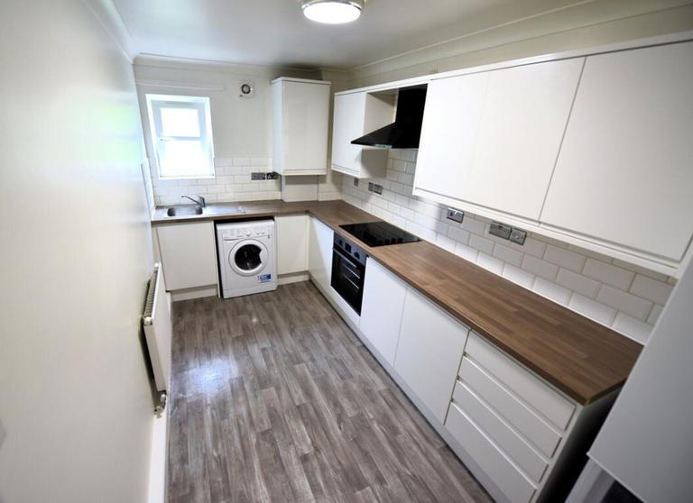 Flat 4, Hyde Park, Leeds, LS8 2JT
