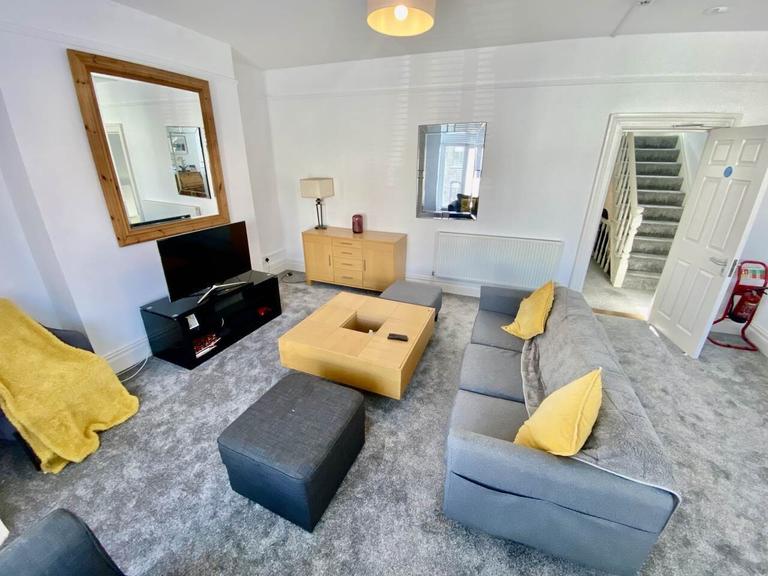 Gwydr Crescent, Uplands, Uplands, Swansea, SA2 0AA