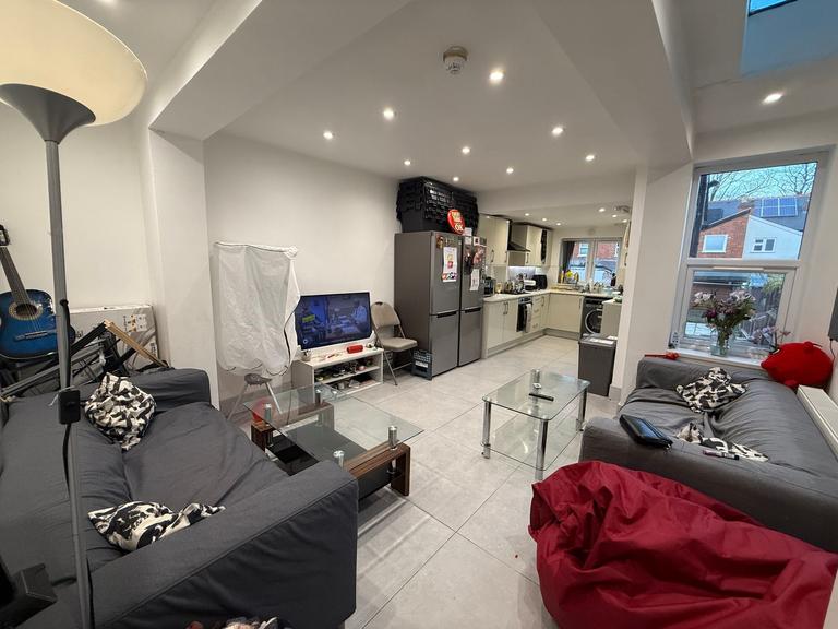 Grange Avenue, City Centre, Reading, RG6 1DJ