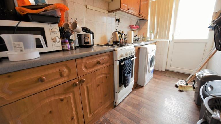 Hyde Park, Hyde Park, Leeds, LS6 1NG