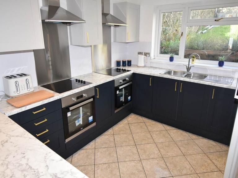 7 bedroom house for rent King Edwards Road, Swansea, SA1 4LU UniHomes