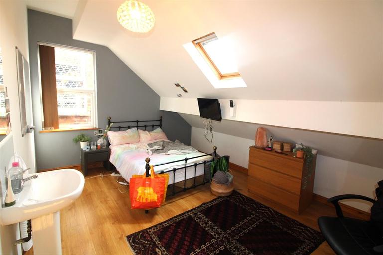 Kimbolton Avenue, Lenton, Nottingham, NG7 1PT