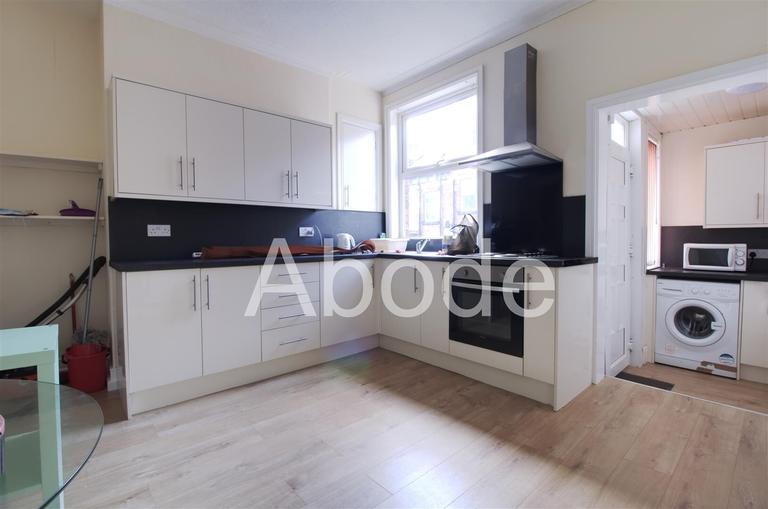 Hessle View*, Hyde Park, Leeds, LS6 1ER