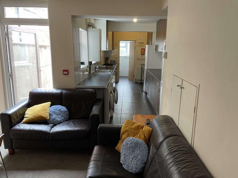Pitcroft Avenue, Earley, Reading, RG6 1NN