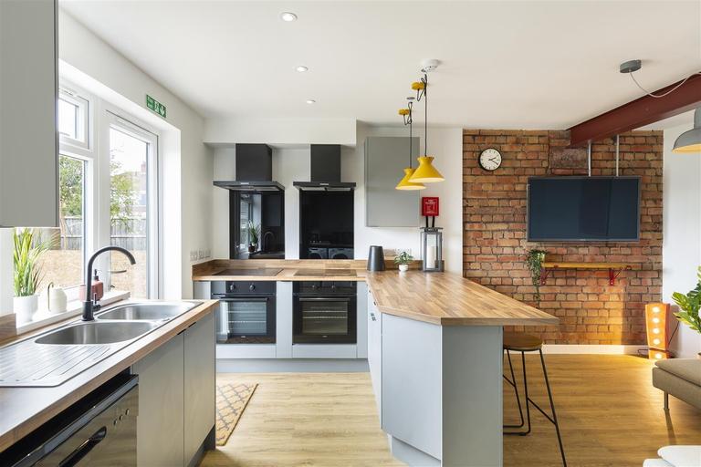 Beachgrove Road, Fishponds, Bristol, BS16 4AS