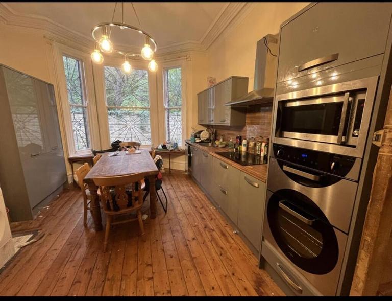 Regent Park Terrace, Hyde Park, Leeds, LS6 2AX