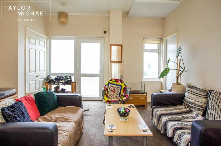 Elm Grove, Hanover, Brighton, BN2 3DD