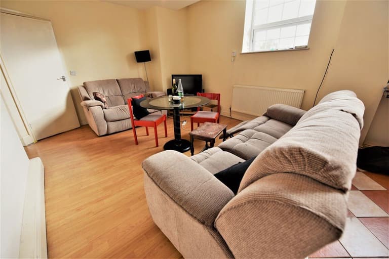 14 Raglanroad, City Centre, Leeds, LS6 2PB 14 Raglanroad, City Centre, Leeds, LS6 2PB