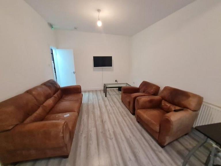 4 bedroom house for rent Fairview Avenue, Manchester, M19 2AN UniHomes