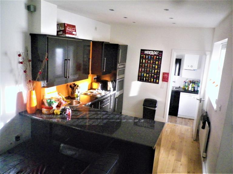 5 bedroom house for rent Brookdale Road, Liverpool, L15 3JF UniHomes