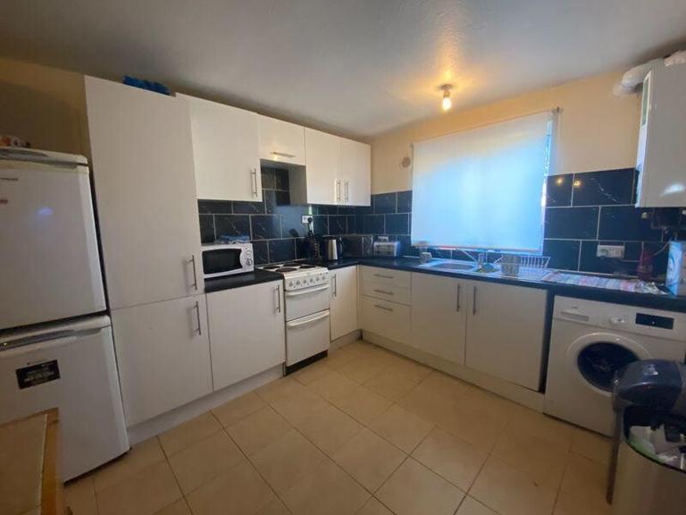 6 bedroom house for rent Bradshaw Road, Chichester, PO19 6UY UniHomes