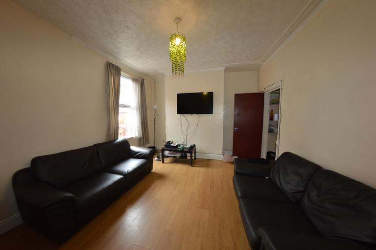 4 bedroom house for rent Hessle Mount, Leeds, LS6 1EP UniHomes