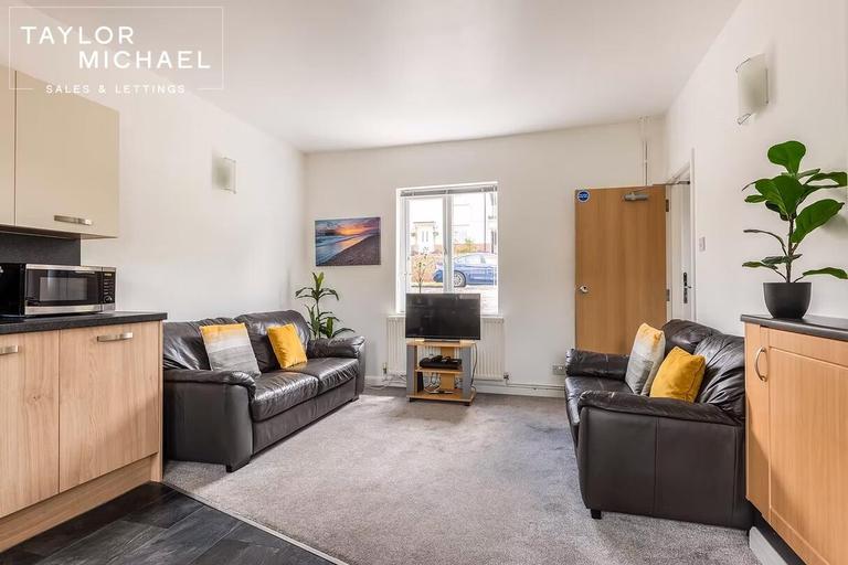Colbourne Avenue, Moulsecoomb, Brighton, BN2 4GE