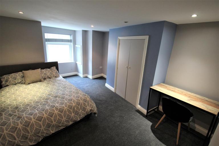 Beechwood Mount, Burley, Leeds, LS4 2NQ