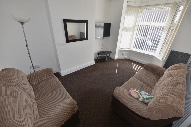Burley Lodge Road- 3 Bed, Hyde Park, Leeds, LS6 1QR
