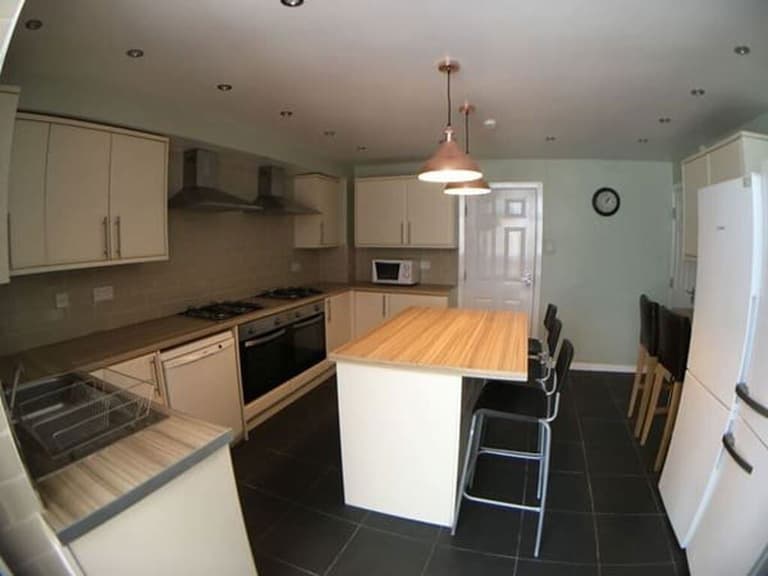 Kensington Terrace (Hs), Hyde Park, Leeds, LS6 1BE Kensington Terrace (Hs), Hyde Park, Leeds, LS6 1BE