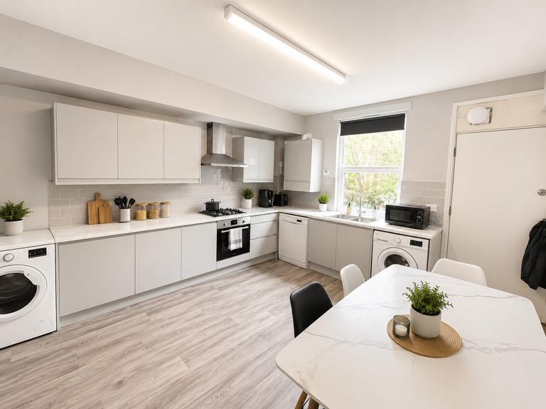 Royal Park Avenue, Hyde Park, Leeds, LS6 1EZ