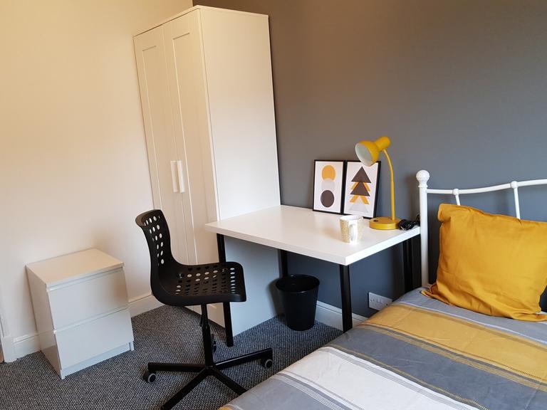 Thurlow Road, Clarendon Park, Leicester, LE2 1YE