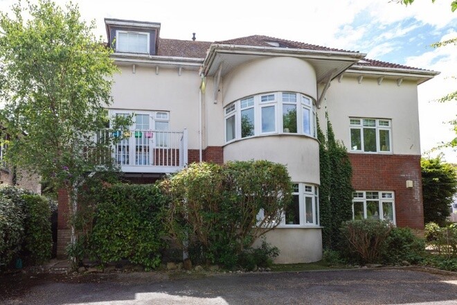 Queens Park South Drive, Charminster, Bournemouth, BH8 9BQ