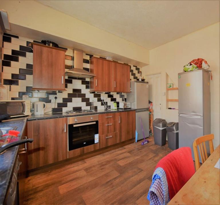 Welton Place, Hyde Park, Leeds, LS6 1EW