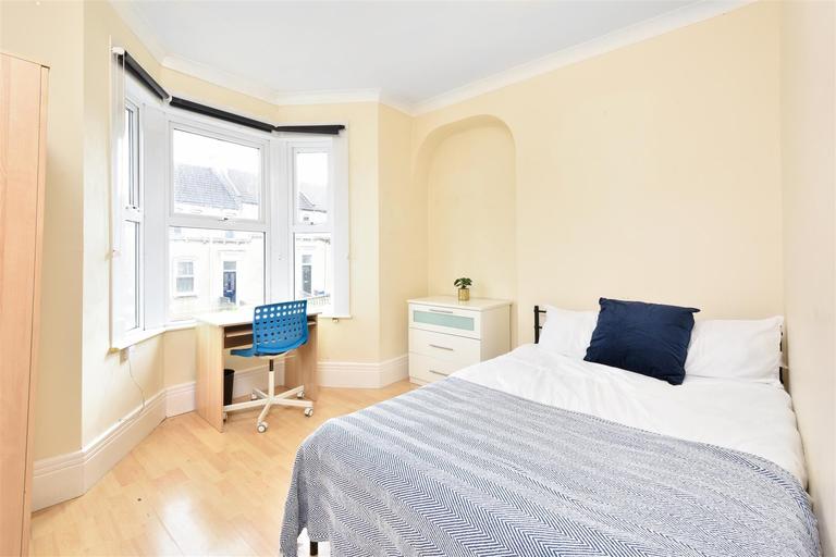 South Avenue, Oldfield Park, Bath, BA2 3PZ