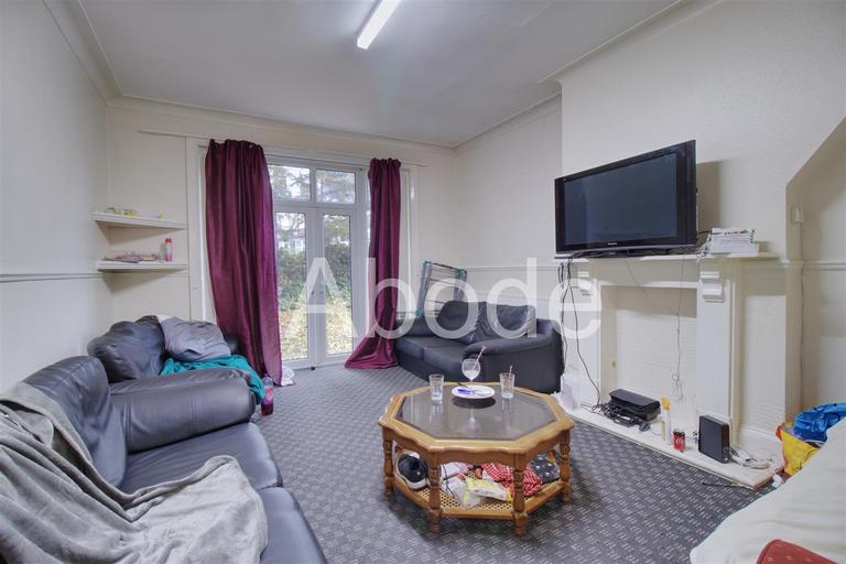 St Michaels Villas, Headingley, Leeds, LS6 3AF