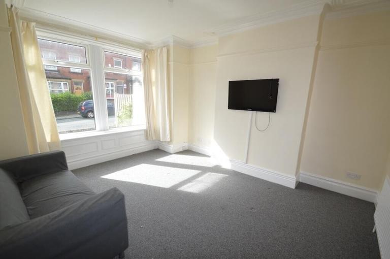 Headingley Avenue, Headingley, Leeds, LS6 3ER