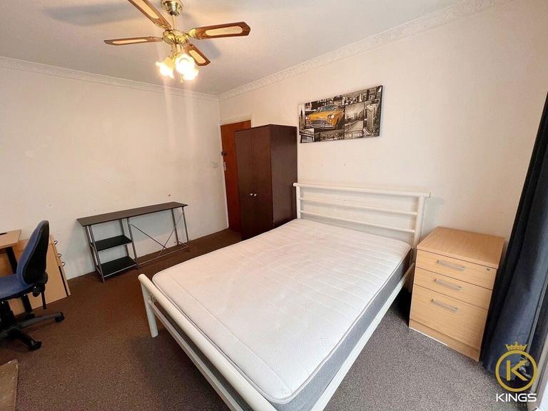 Ash Grove, Guildford, Surrey, GU2 8UT