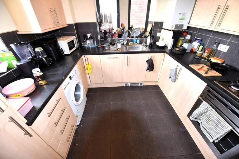 Flat 2, Headingley, Leeds, LS5 3BE