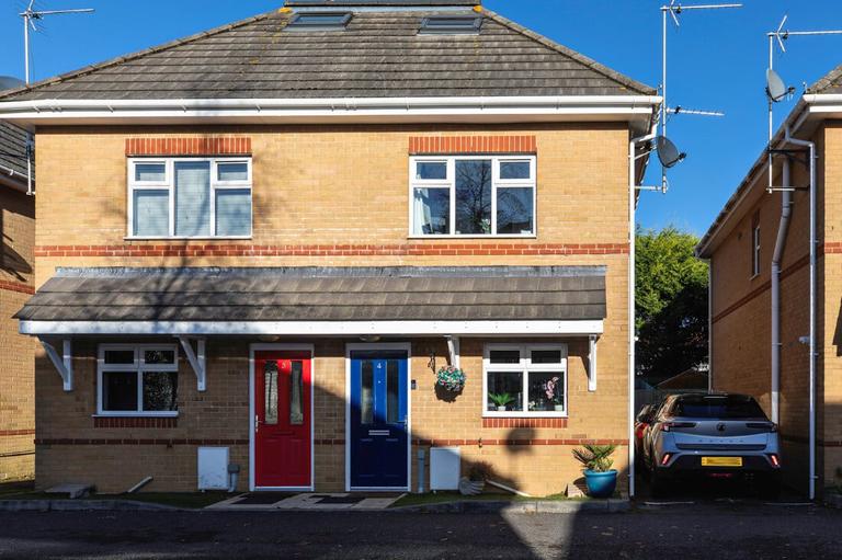 Beswick Gardens, Ensbury Park, Bournemouth, BH10 5FL