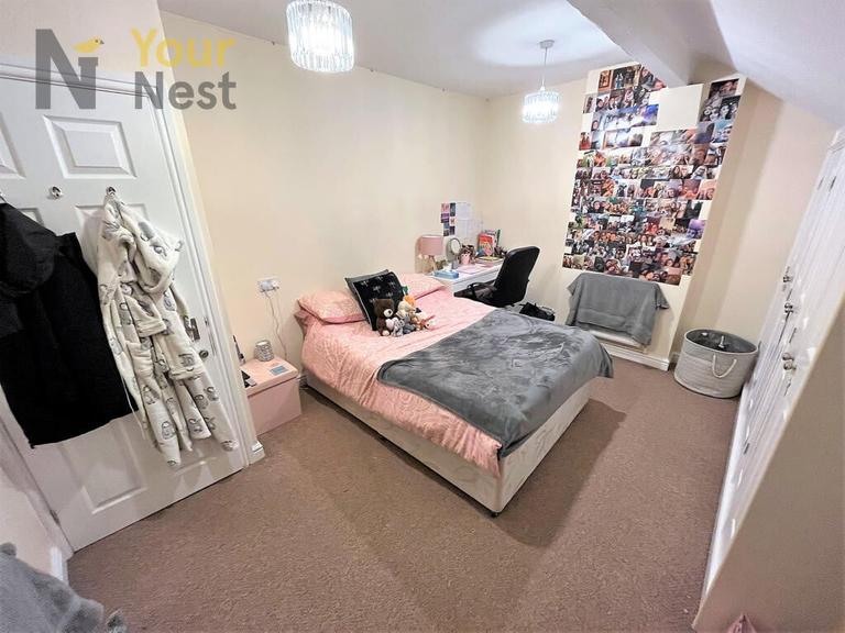 4 bedroom apartment for rent Station Road, Leeds, LS18 5PA UniHomes